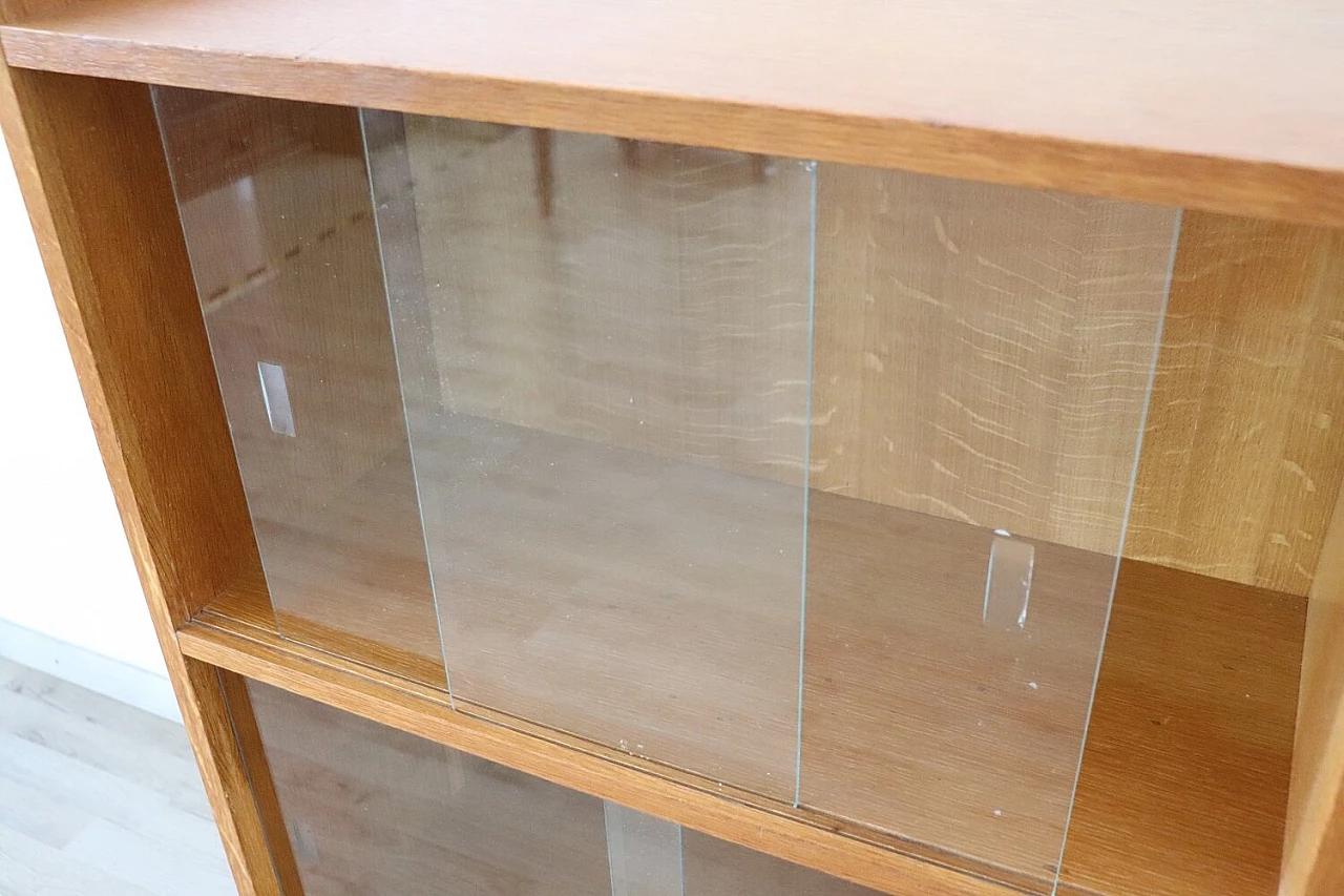 Piccola libreria in legno con ante scorrevoli, anni ’80 5