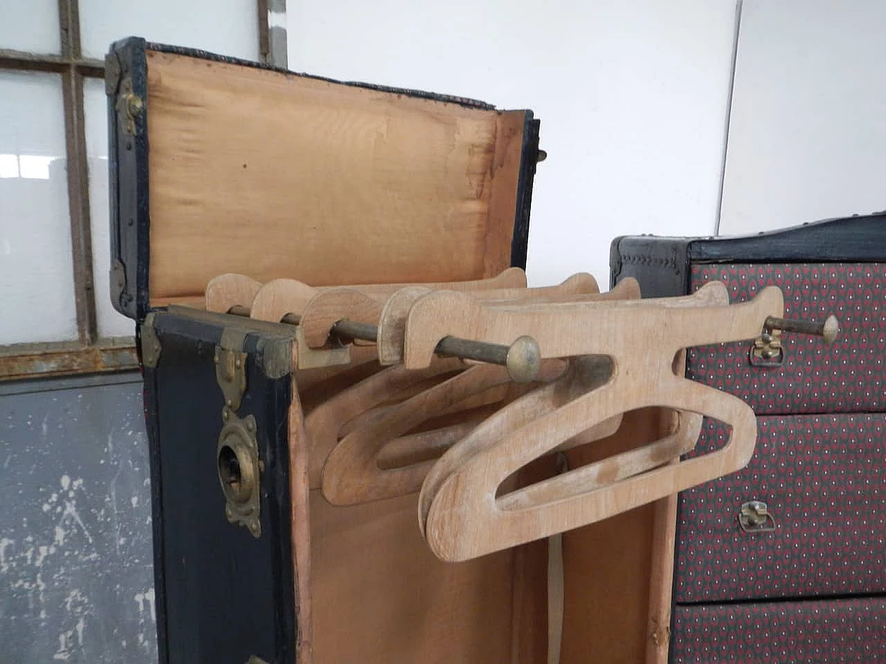 Clothes trunk in wood with cardboard lining, 1930s 4