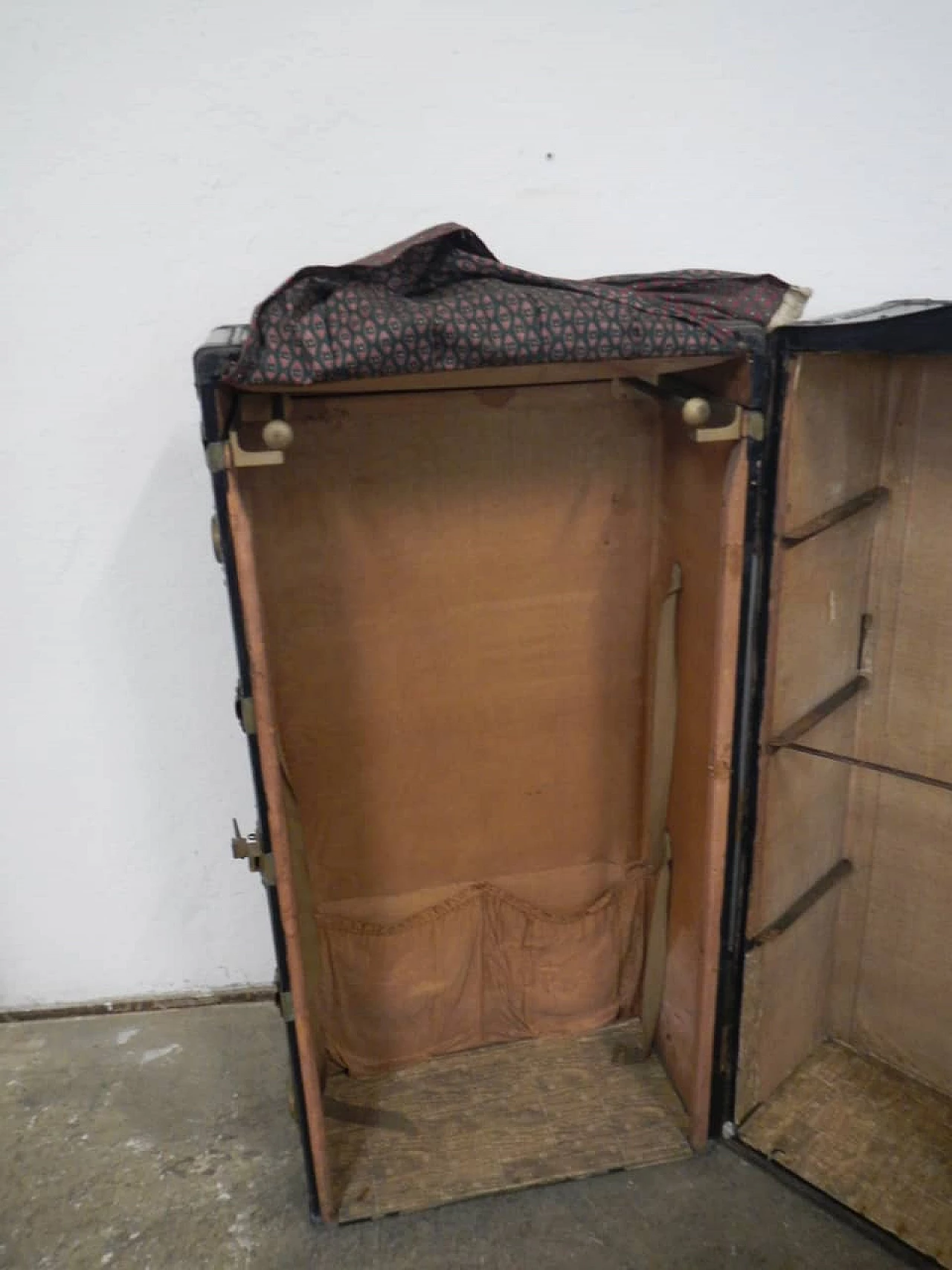 Clothes trunk in wood with cardboard lining, 1930s 5