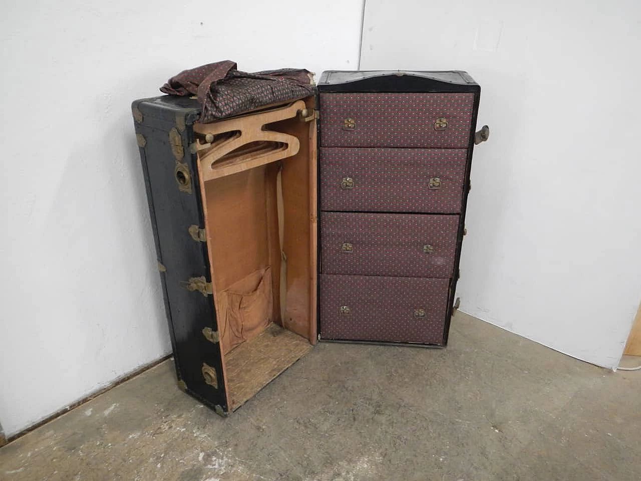 Clothes trunk in wood with cardboard lining, 1930s 10