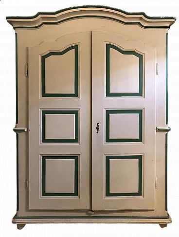 Wardrobe in lacquered wood