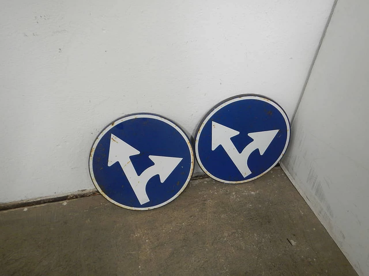 Insegna stradale con frecce direzionali, anni '80 6