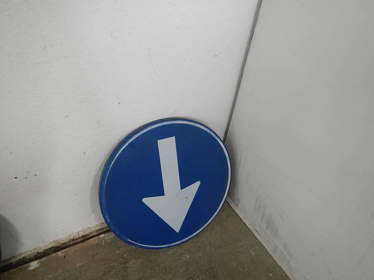 Insegna stradale con freccia direzionale, anni '80 3