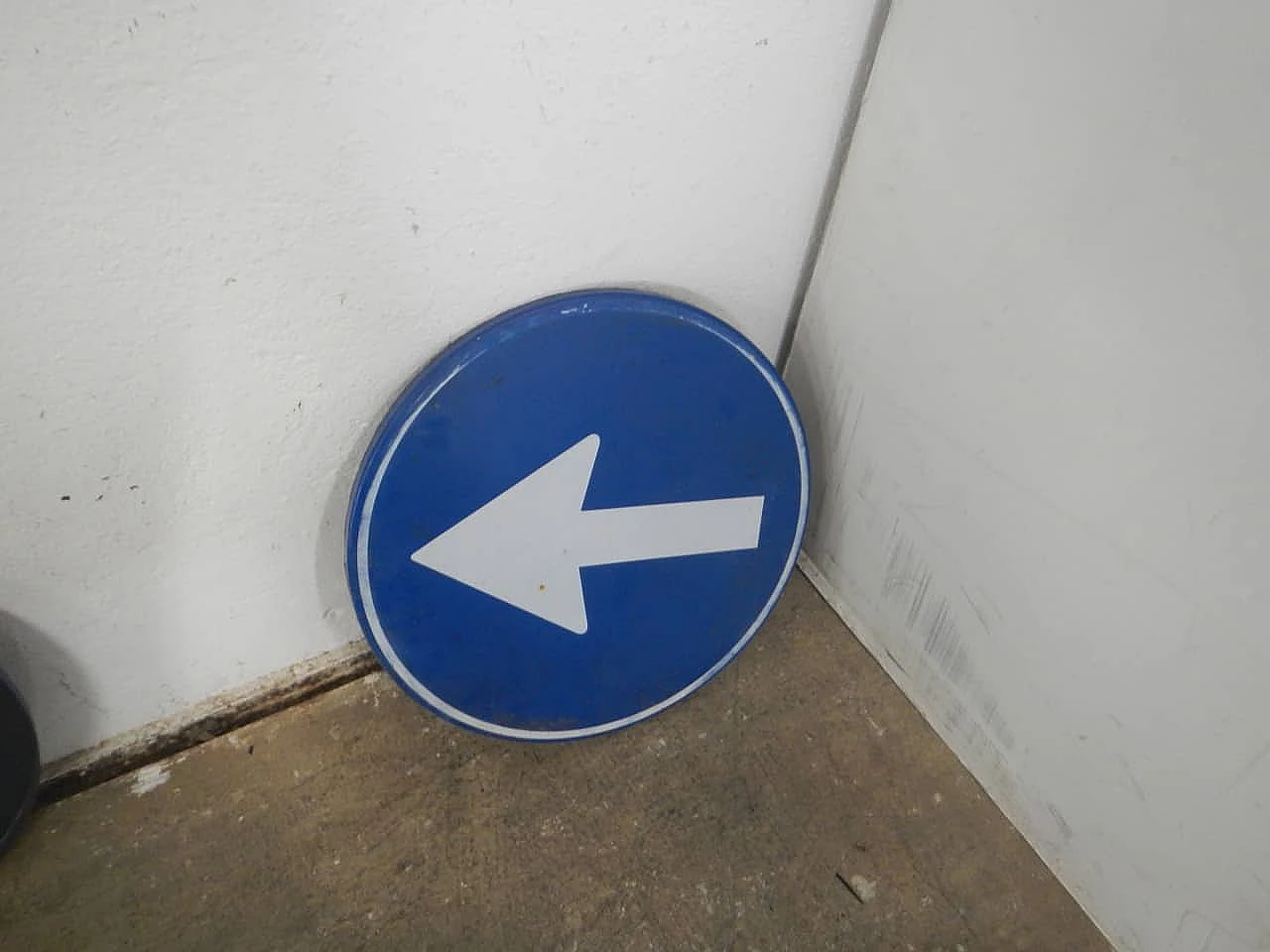 Insegna stradale con freccia direzionale, anni '80 4