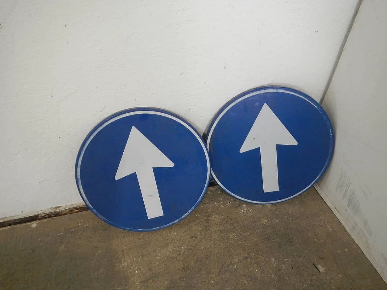 Insegna stradale con freccia direzionale, anni '80 8