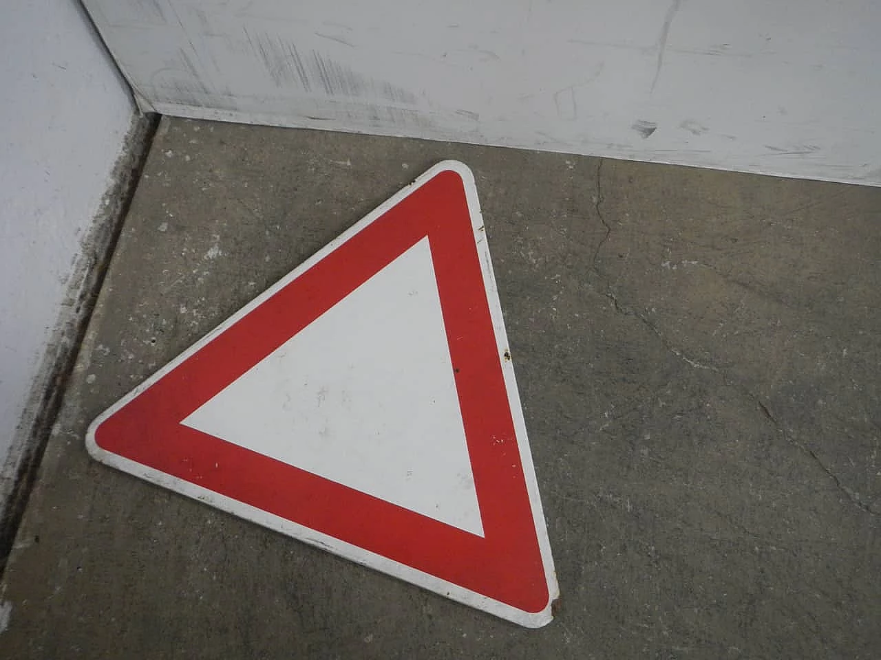 Insegna stradale di pericolo, anni '70 2