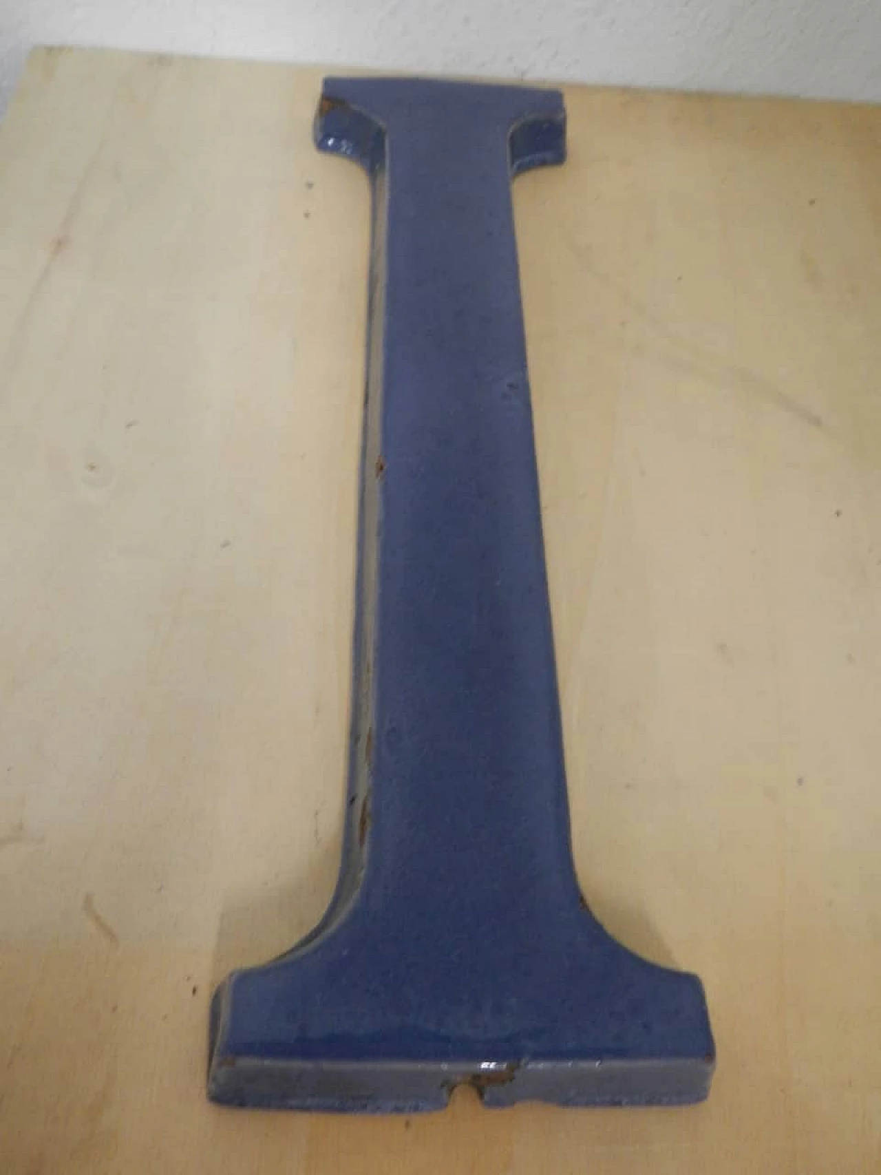 Lettera I maiuscola in terracotta, anni '40 5