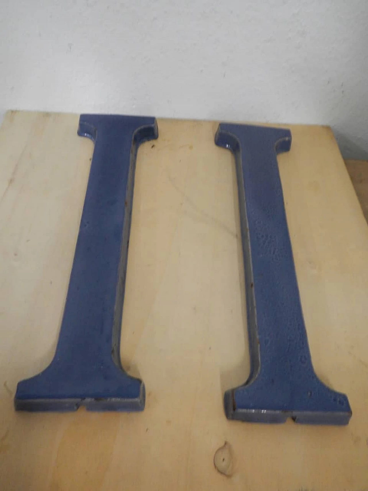 Lettera I maiuscola in terracotta, anni '40 9