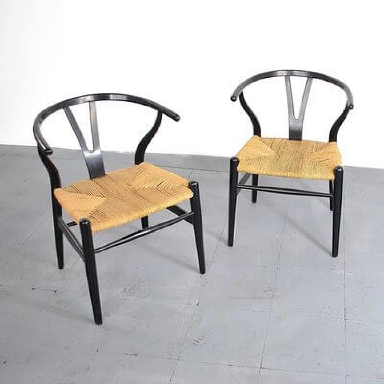 Pair of black Wishbone Chairs by Hans J. Wegner for Carl Hansen & Søn, 1960s 2