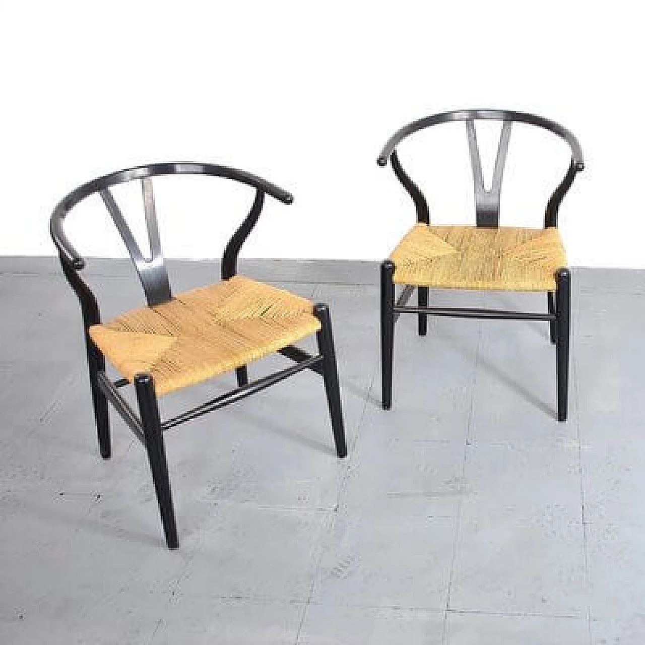 Pair of black Wishbone Chairs by Hans J. Wegner for Carl Hansen & Søn, 1960s 3