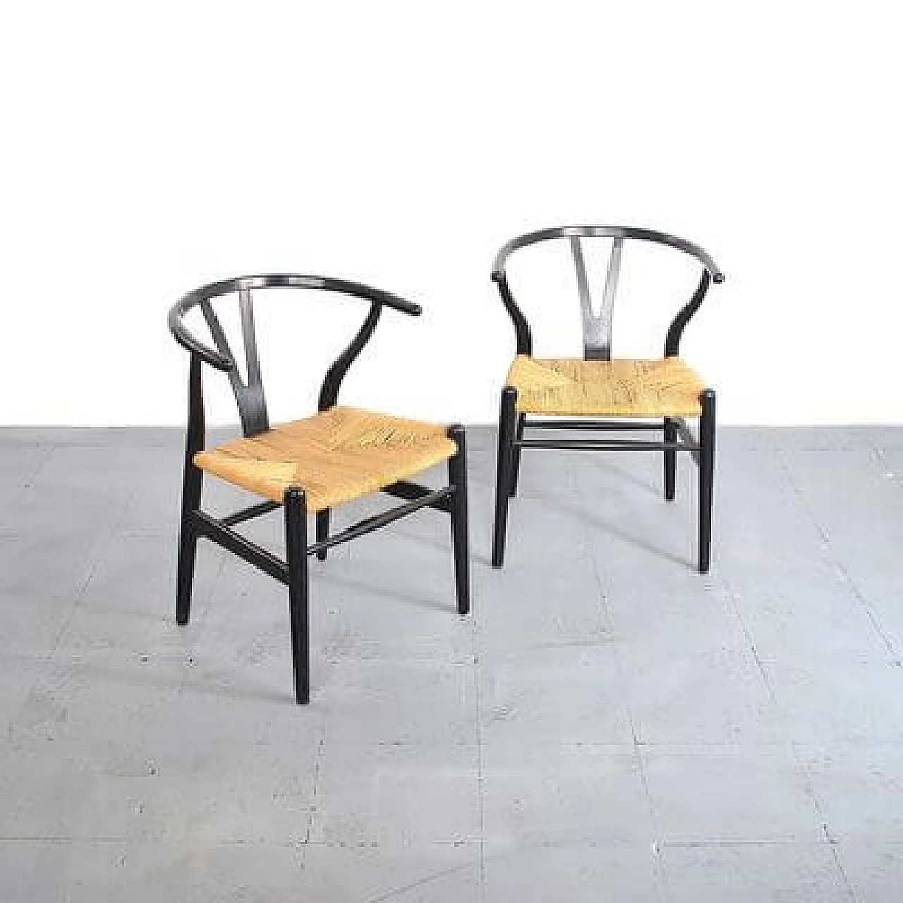 Pair of black Wishbone Chairs by Hans J. Wegner for Carl Hansen & Søn, 1960s 4