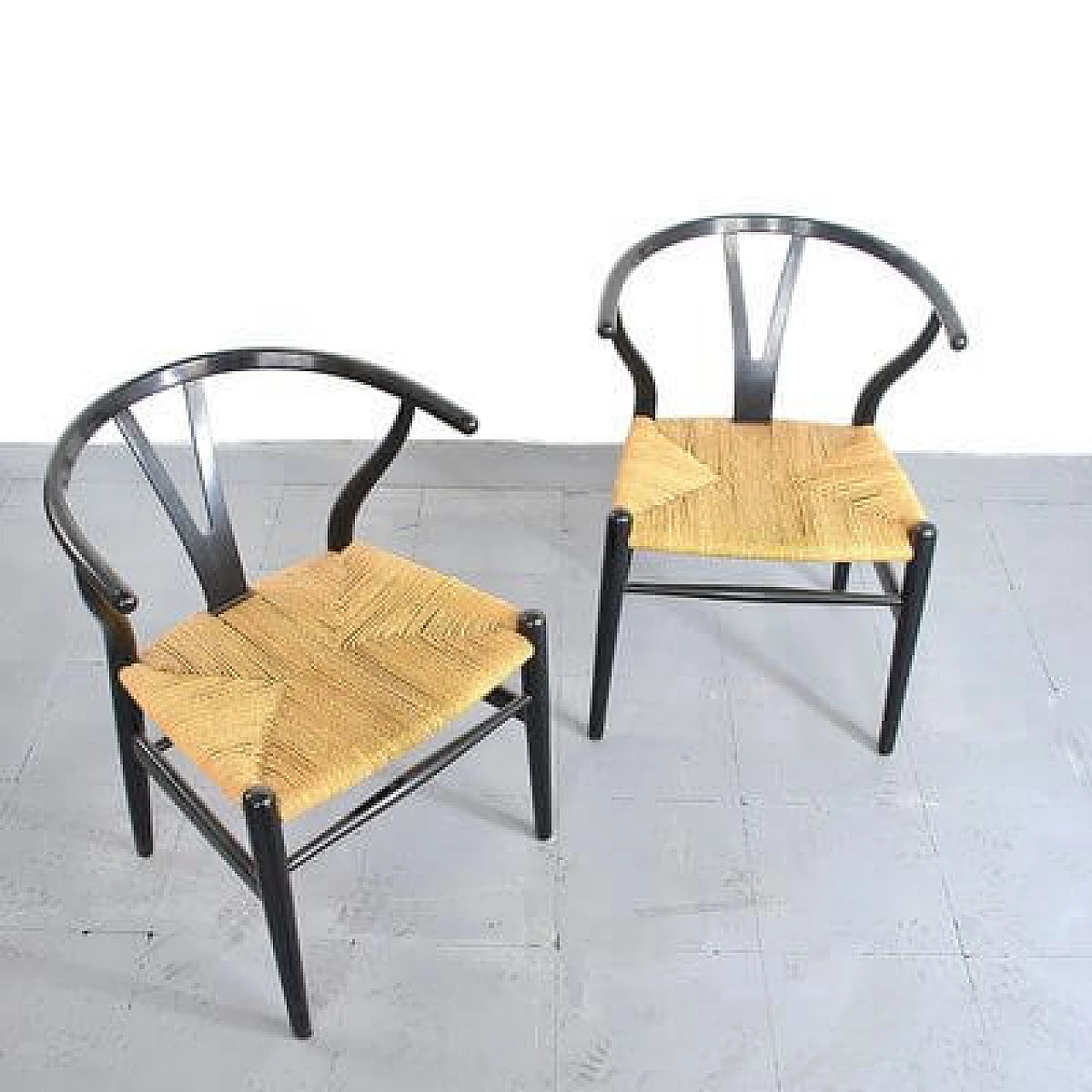 Pair of black Wishbone Chairs by Hans J. Wegner for Carl Hansen & Søn, 1960s 5