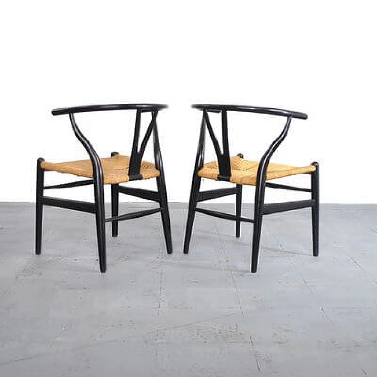 Pair of black Wishbone Chairs by Hans J. Wegner for Carl Hansen & Søn, 1960s 7