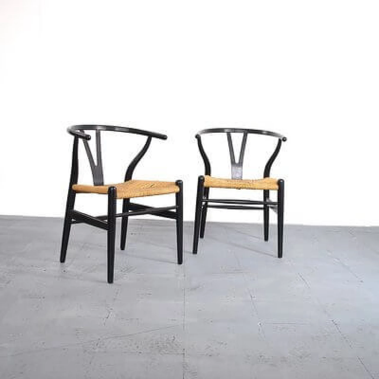 Pair of black Wishbone Chairs by Hans J. Wegner for Carl Hansen & Søn, 1960s 8