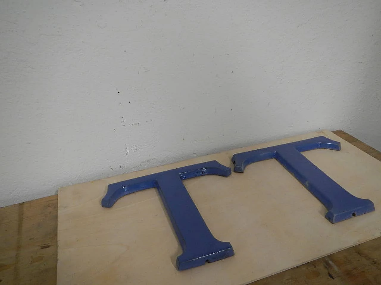 Small letter T in terracotta by G Gregorj Treviso, 1940s 6