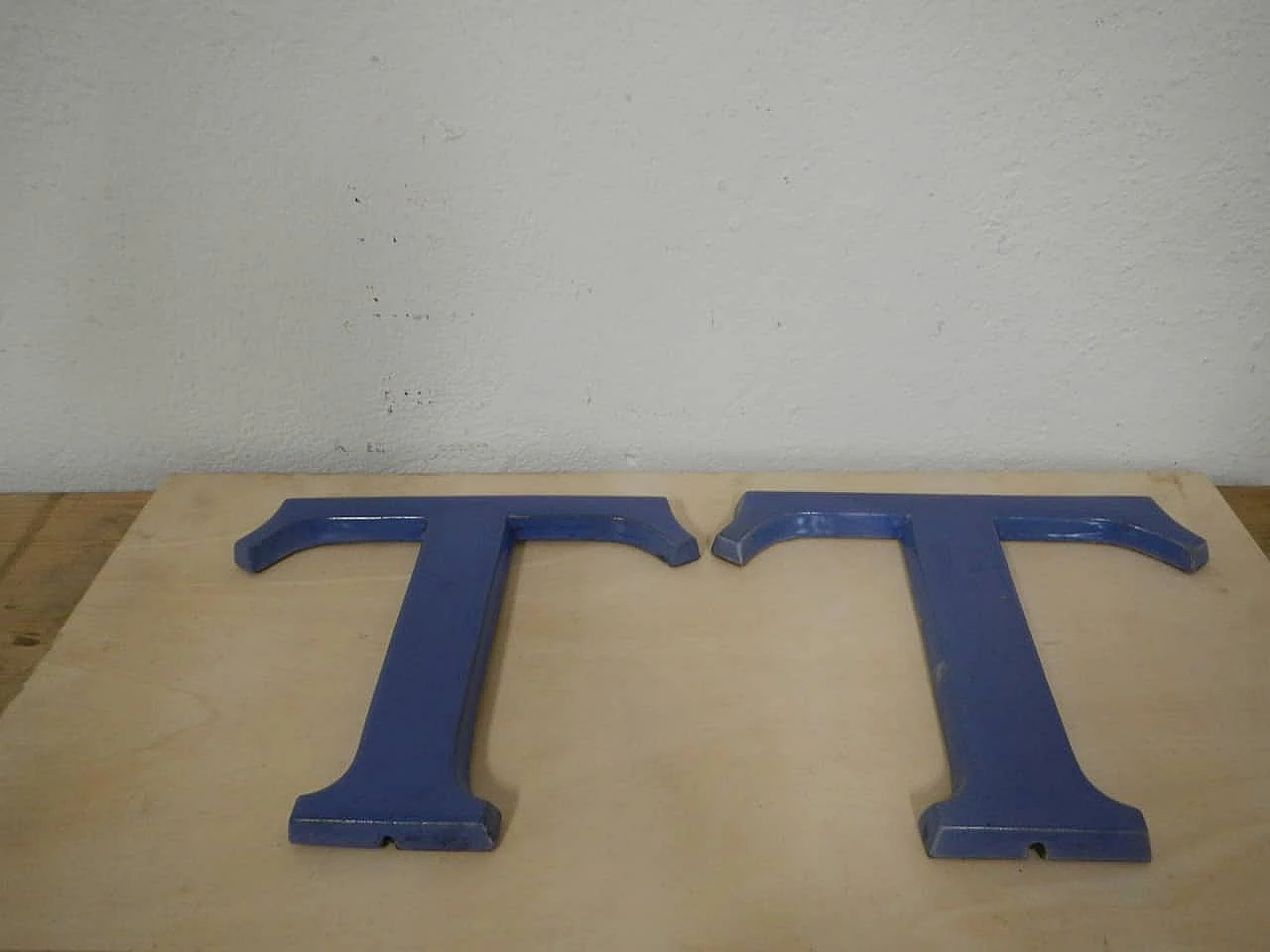 Lettera T minuscola in terracotta di G Gregorj Treviso, anni '40 7