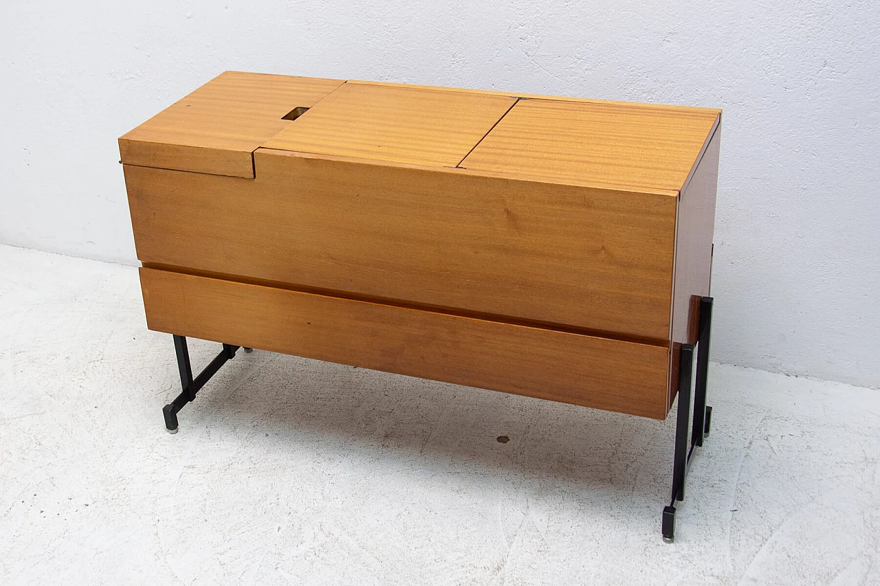 Mobile bar in mogano e gambe in ferro, anni '70 17