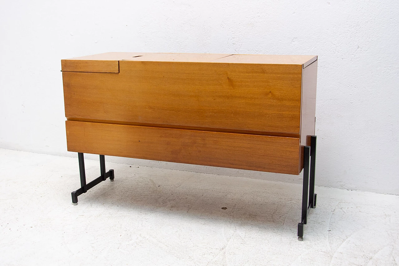 Mobile bar in mogano e gambe in ferro, anni '70 18