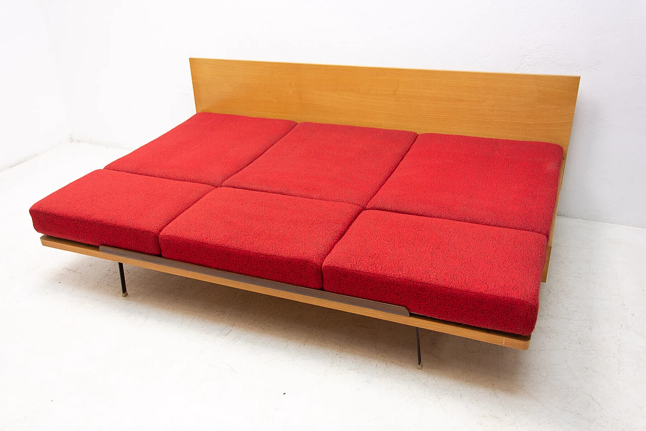 Divano letto pieghevole con struttura in faggio, anni '60 9