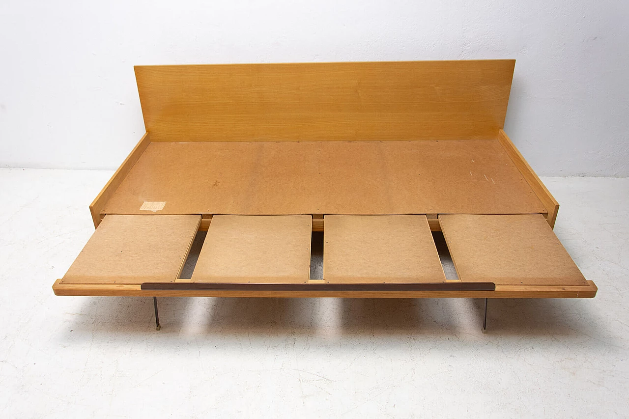 Divano letto pieghevole con struttura in faggio, anni '60 13