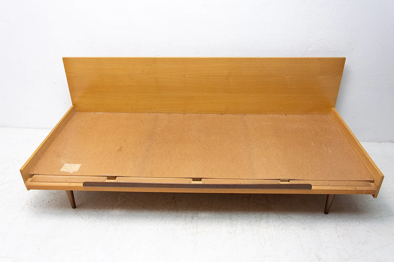 Divano letto pieghevole con struttura in faggio, anni '60 15