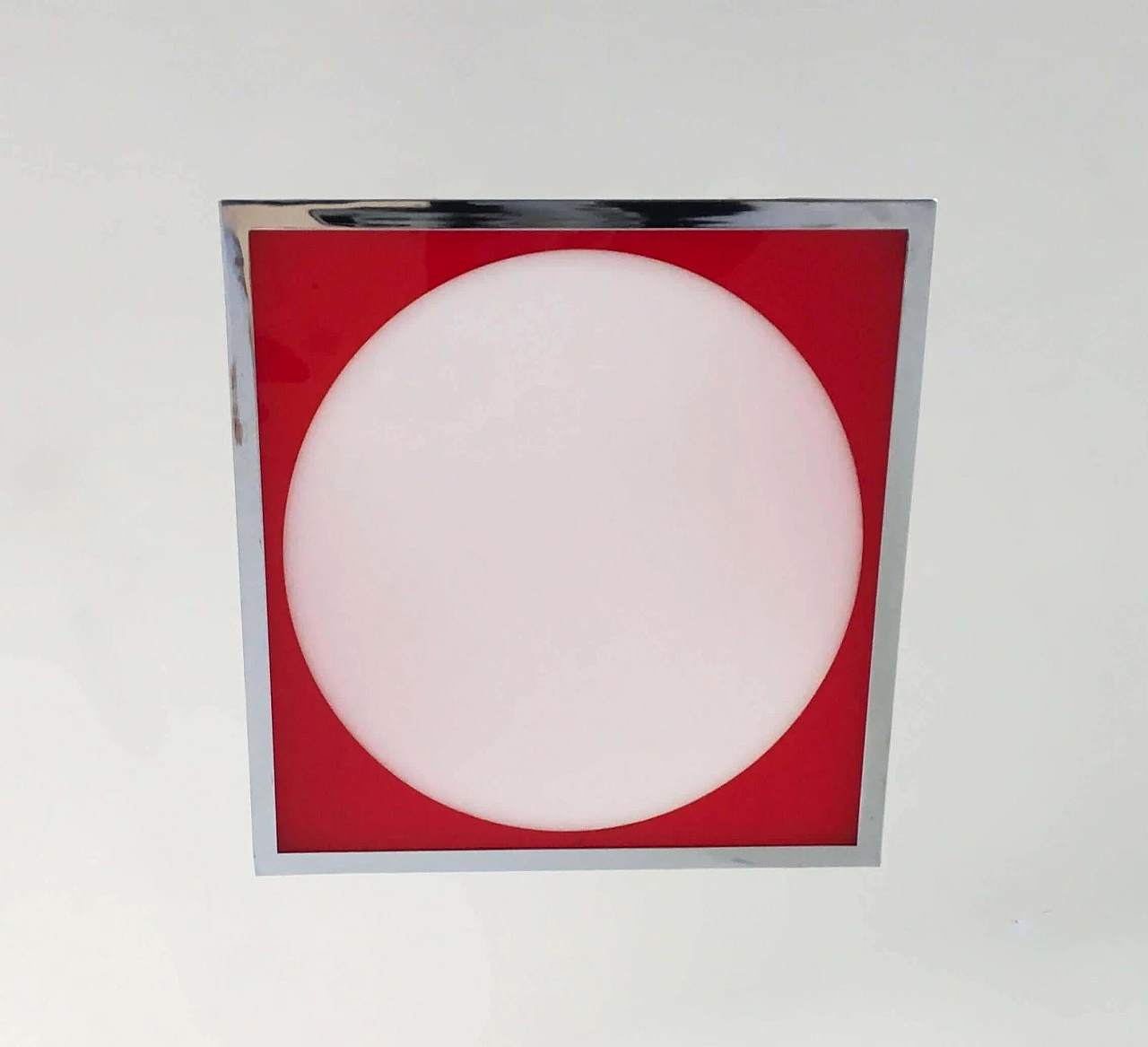 Lampadario cubico in plexiglass rosso e bianco e metallo, anni '70 2