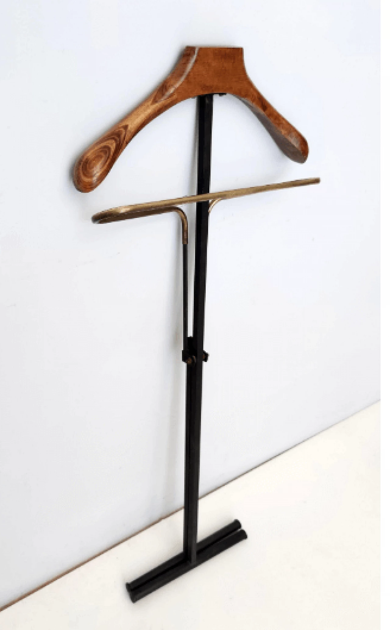 Valet stand in beech, painted metal and brass, 1950s 2