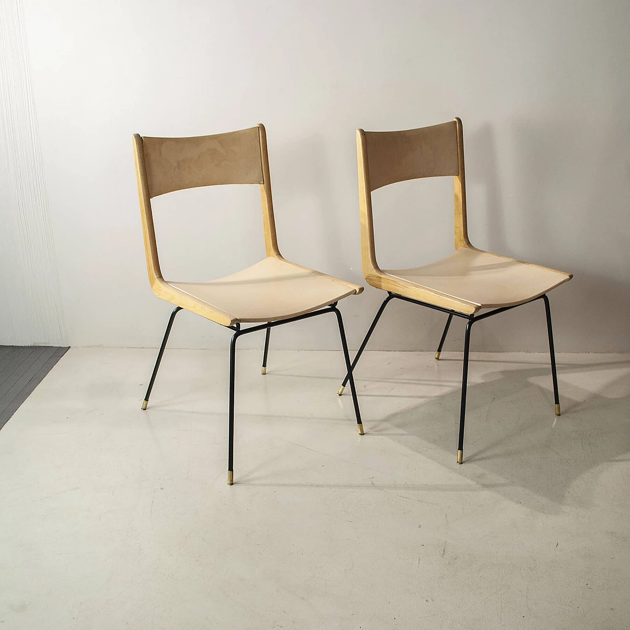 Coppia di sedie da pranzo Boomerang di Carlo De Carli, anni '50 1