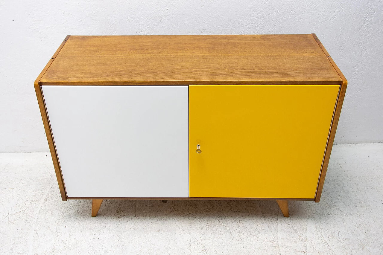 Beech sideboard U-450 by Jiří Jiroutek, 1960s 4