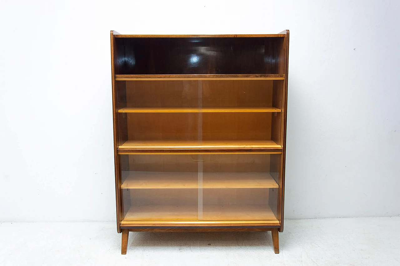 Libreria in noce di František Jirák per Jitona, anni '60 3