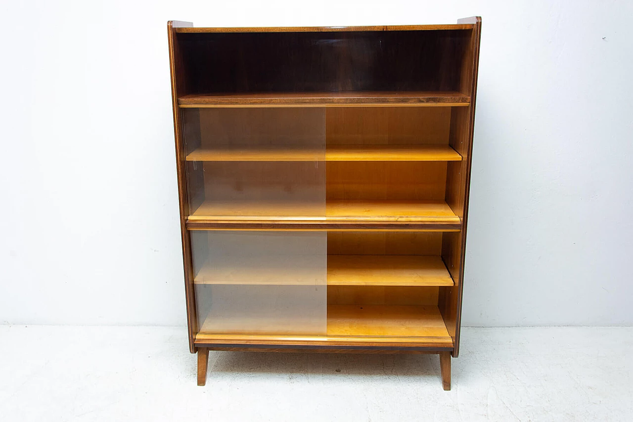 Libreria in noce di František Jirák per Jitona, anni '60 4