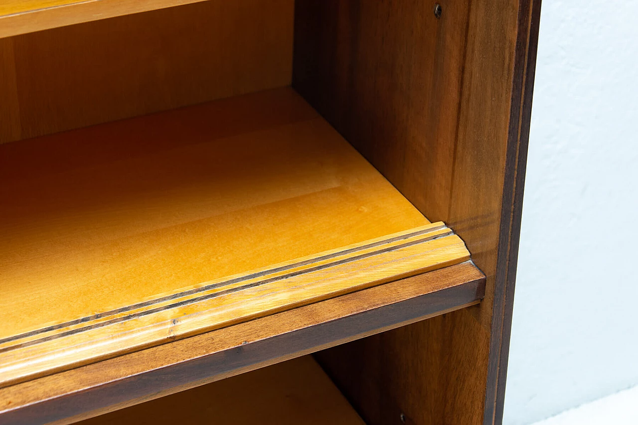 Libreria in noce di František Jirák per Jitona, anni '60 6