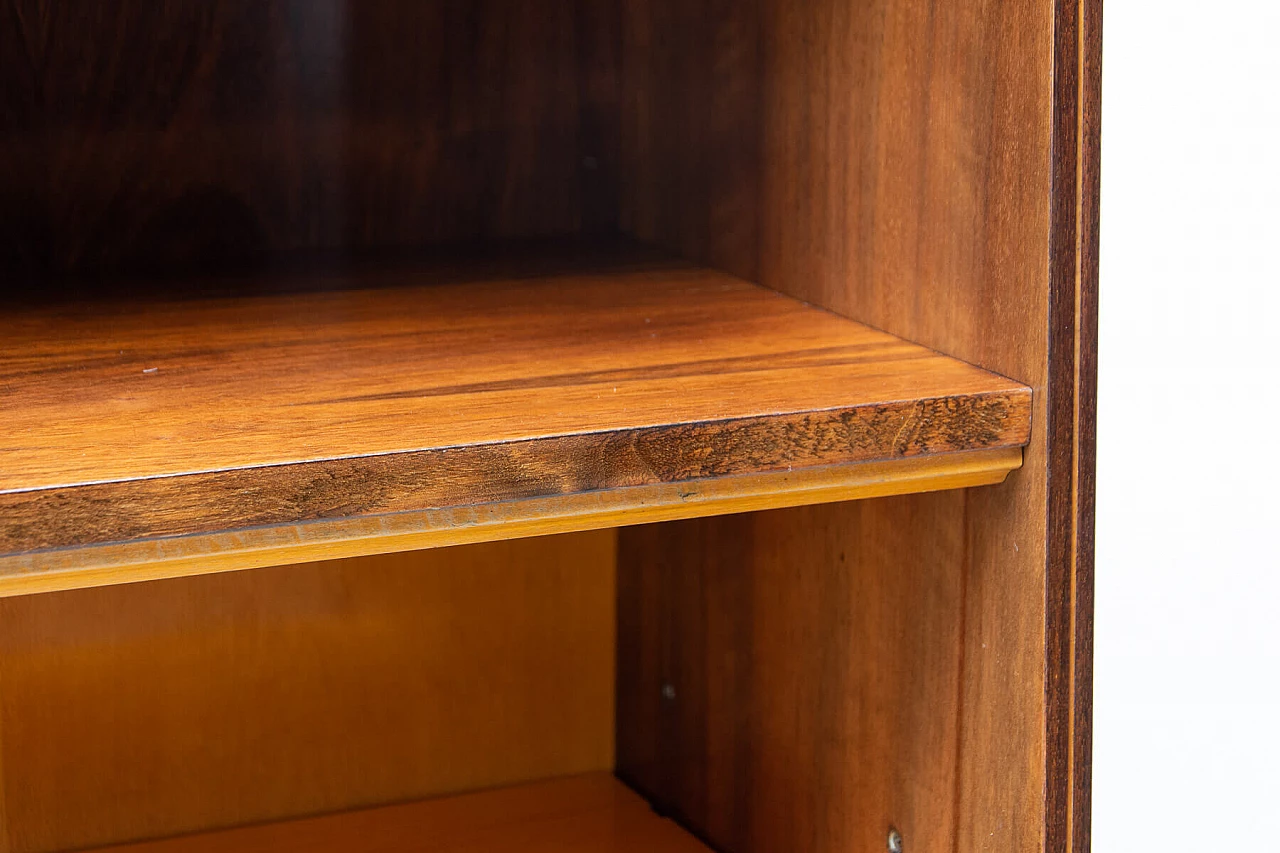 Libreria in noce di František Jirák per Jitona, anni '60 7