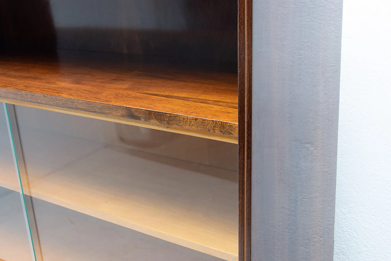 Libreria in noce di František Jirák per Jitona, anni '60 11