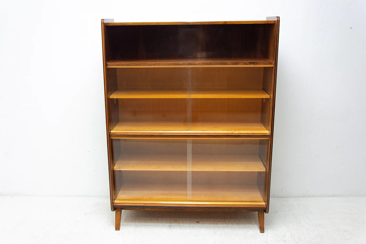 Libreria in noce di František Jirák per Jitona, anni '60 15