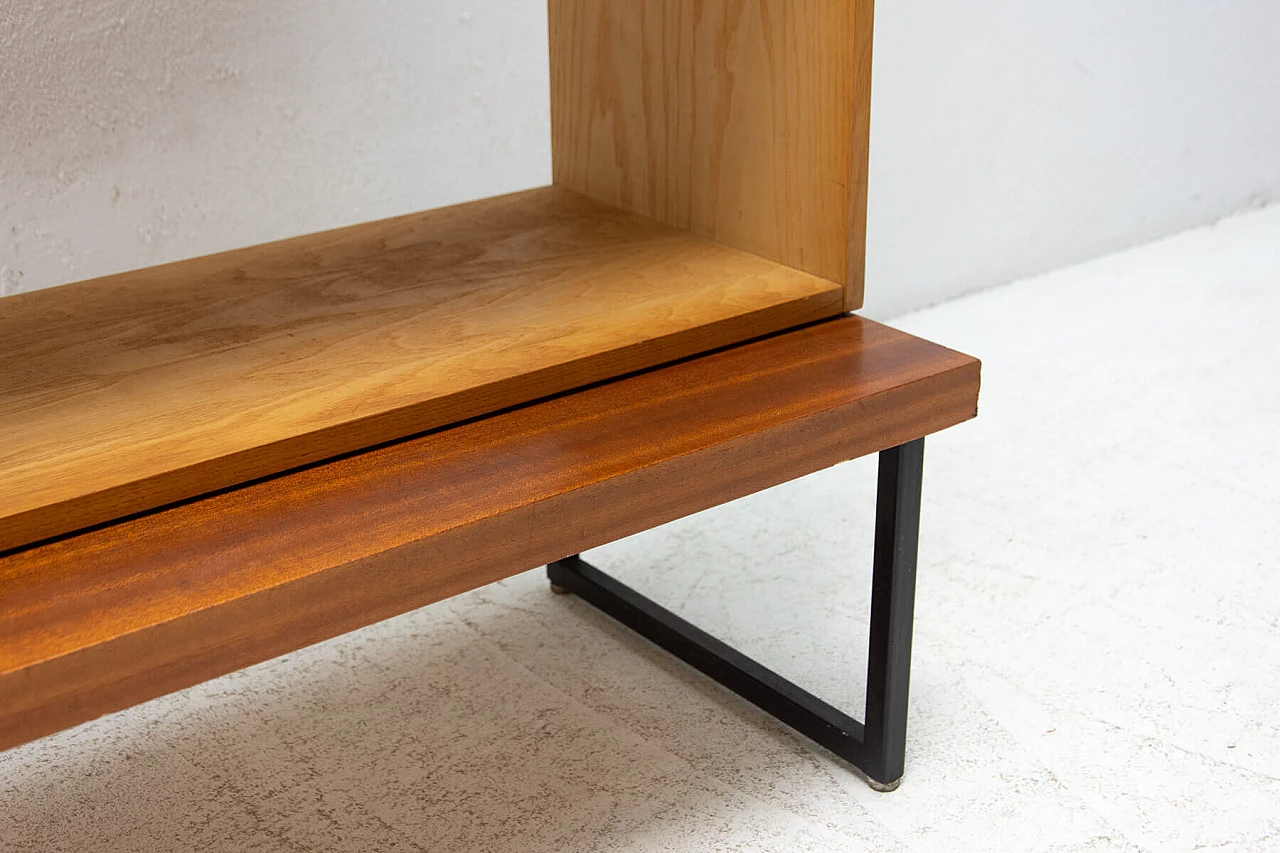 Libreria in mogano e parte superiore in vetro, anni '70 11