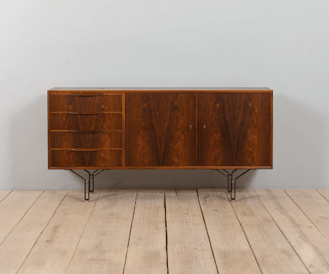 Sideboard in rosewood with 4 drawers, steel legs and brass details, 1960s 1