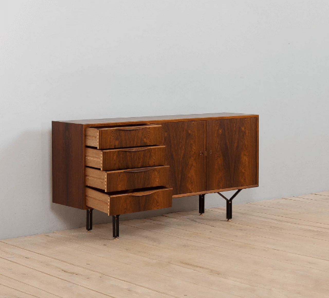 Sideboard in rosewood with 4 drawers, steel legs and brass details, 1960s 6