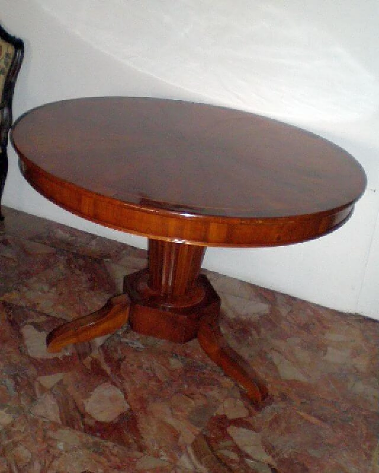 Round walnut table with drawer on fascia, 19th century 2