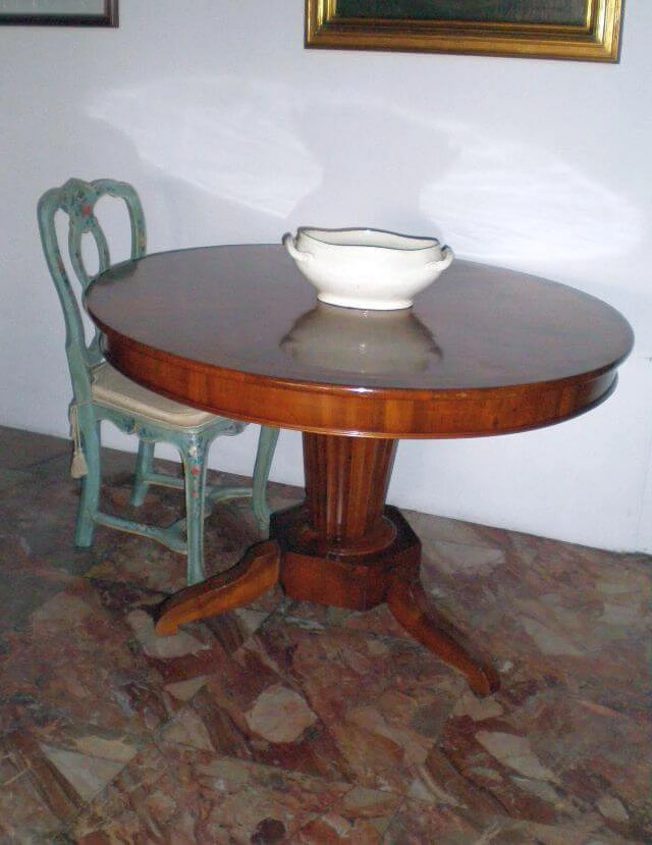 Round walnut table with drawer on fascia, 19th century 3
