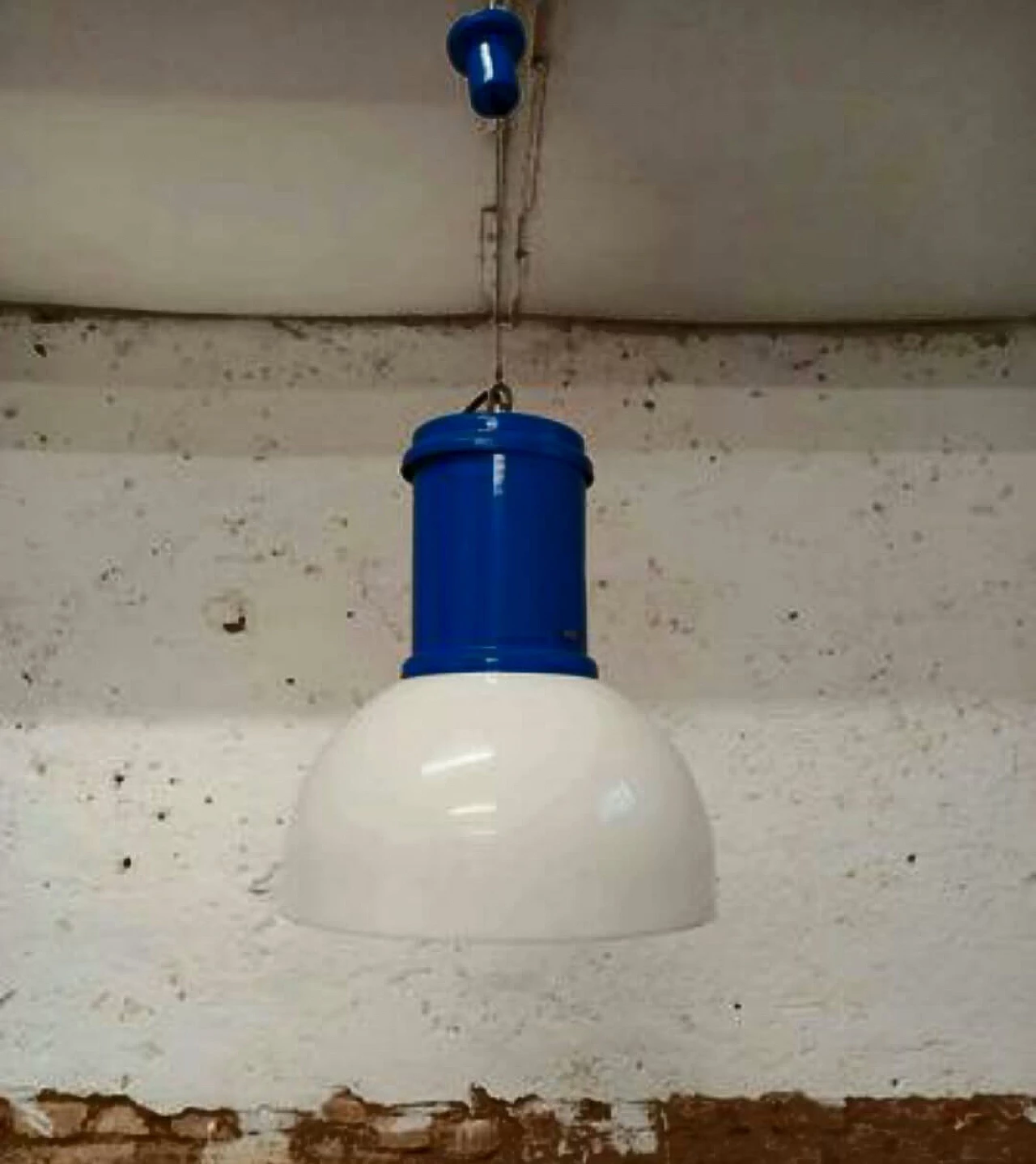 Lampadario industriale in metallo e plexiglass, anni '70 1