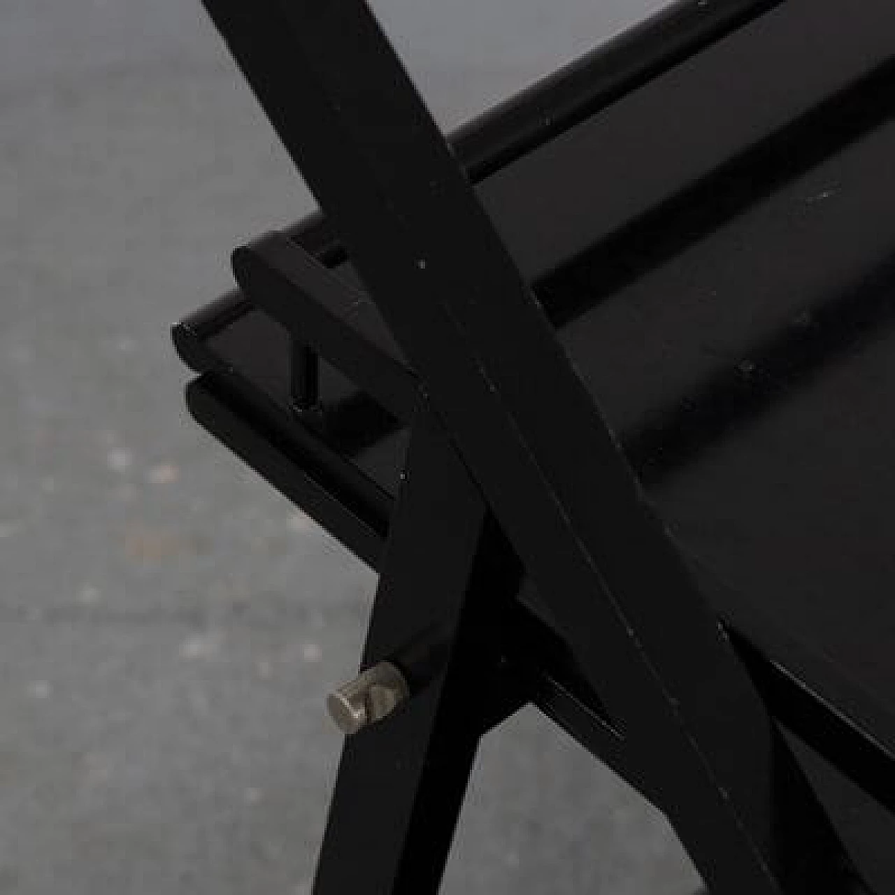 Carrello bar in frassino laccato nero con vassoio rimovibile, anni '70 9