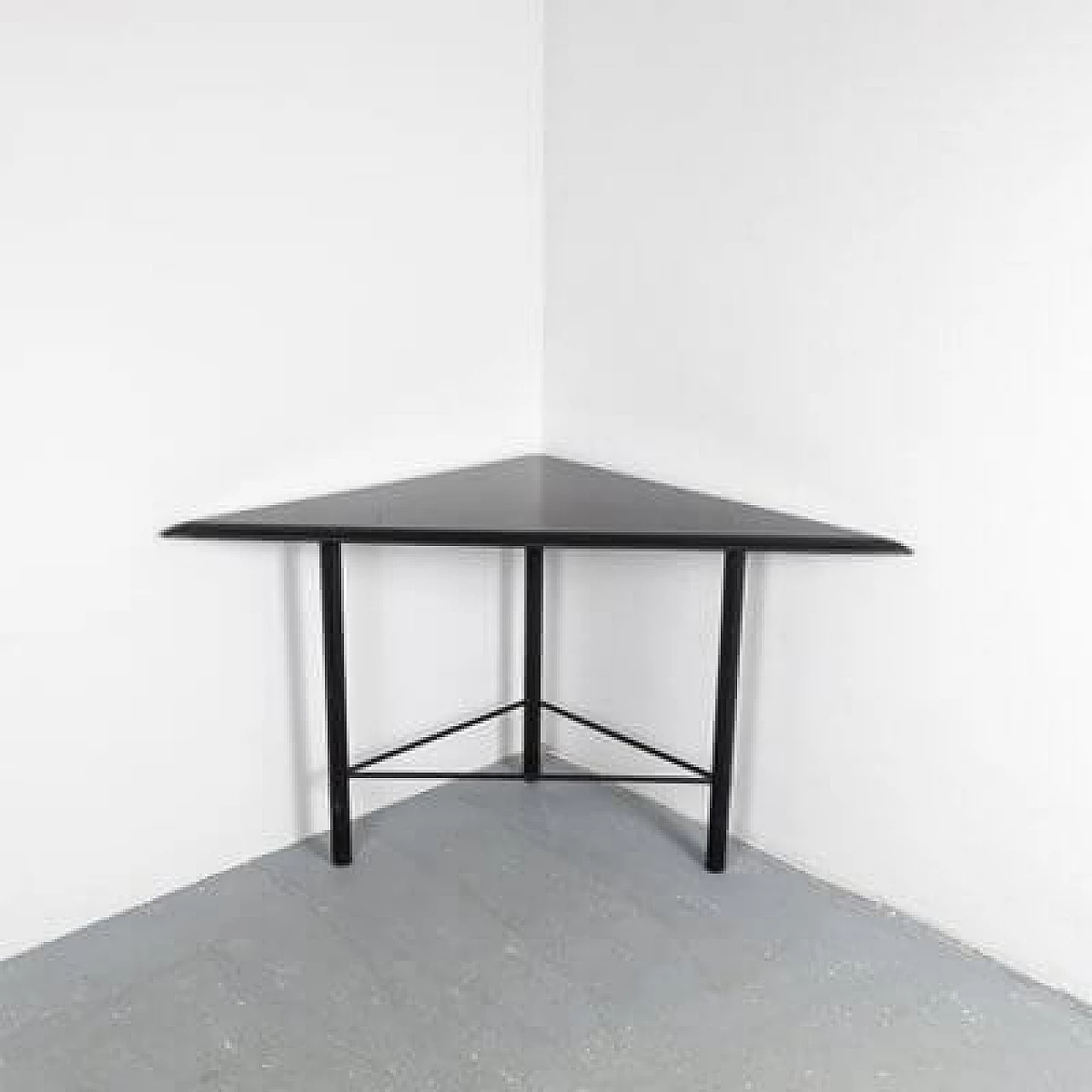 Angoliera con ripiano in pelle, anni '80 1