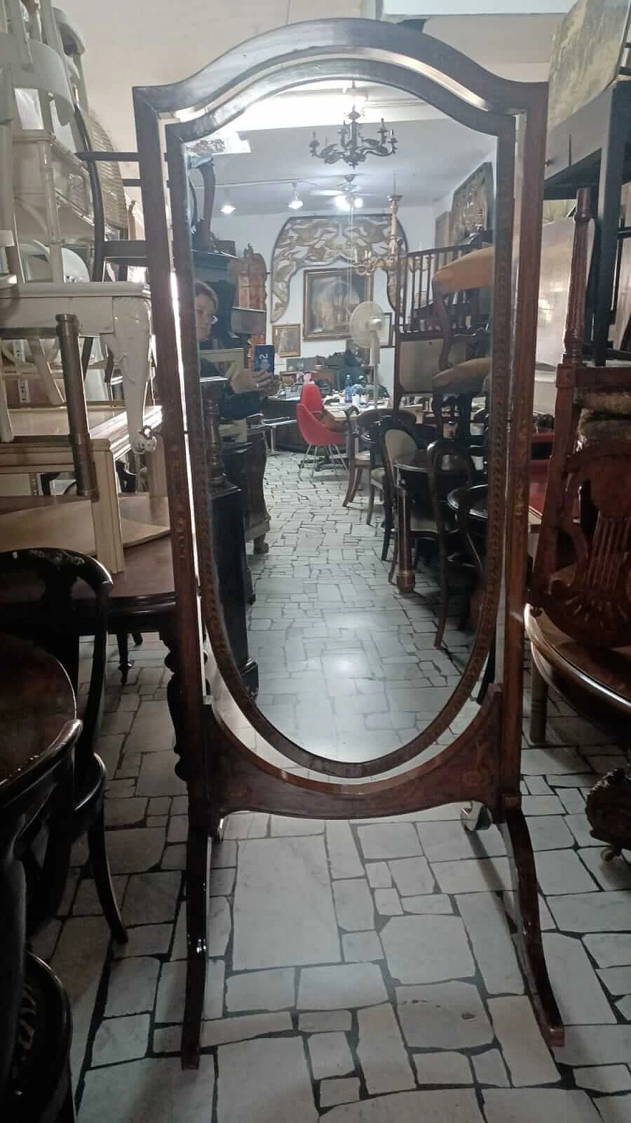 Specchio in acero decorato a motivi floreali di Maple&Co, fine '800 15