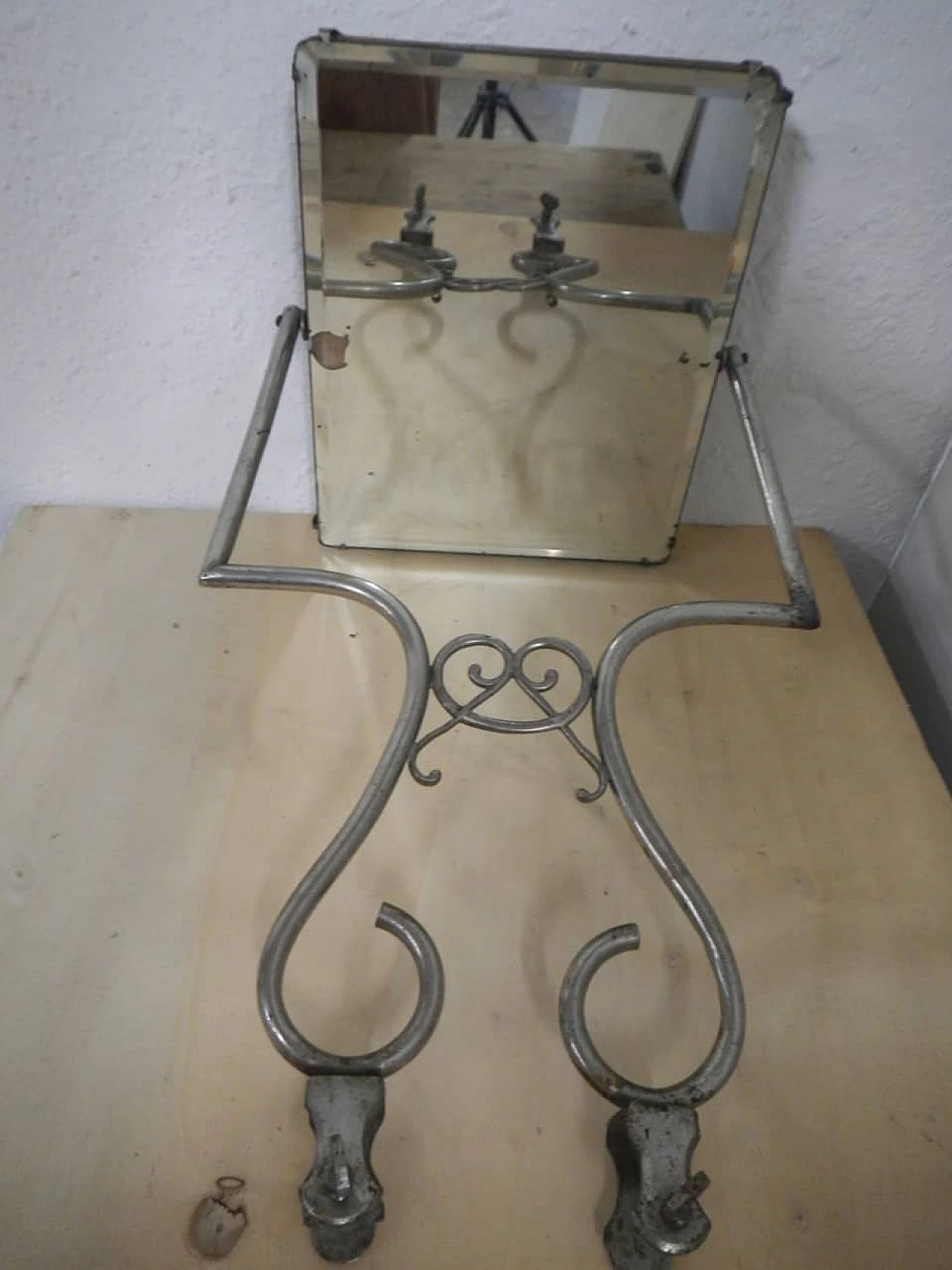Specchio con supporto in metallo cromato, anni '40 7