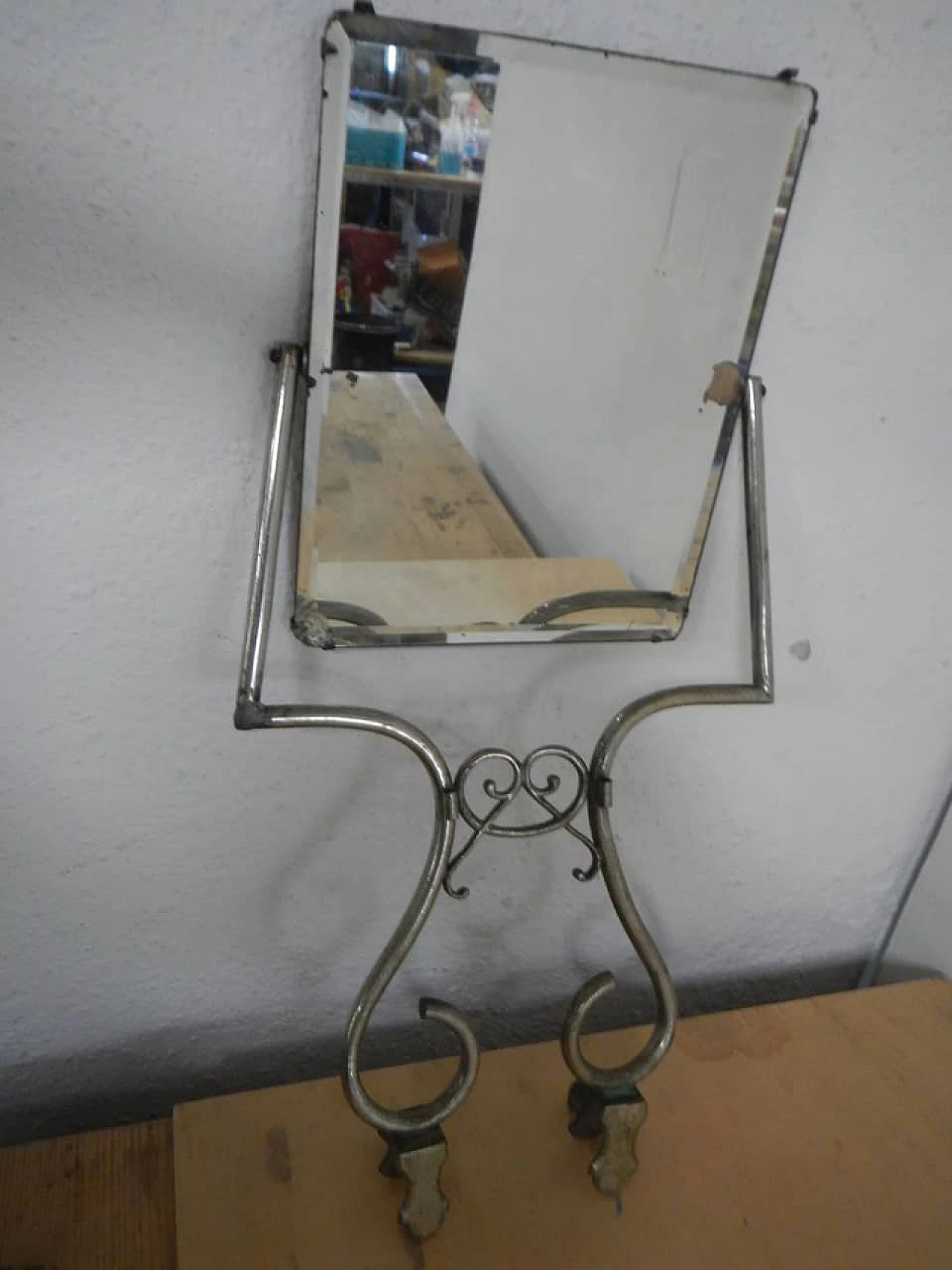 Specchio con supporto in metallo cromato, anni '40 11
