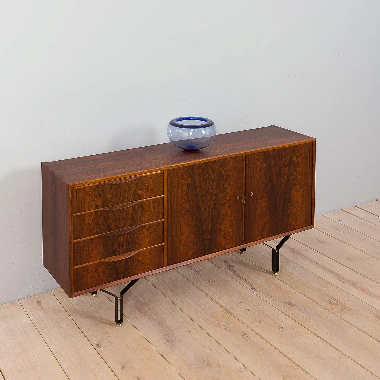 Sideboard in rosewood with 4 drawers, steel legs with brass details, 1960s 2