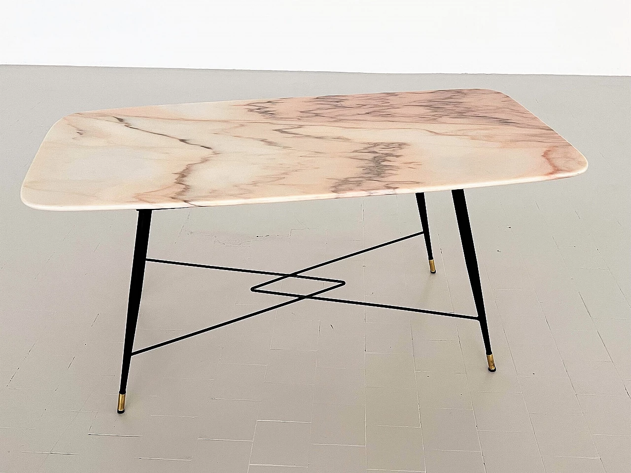Small table with pink Portugal marble top, 1950s 1