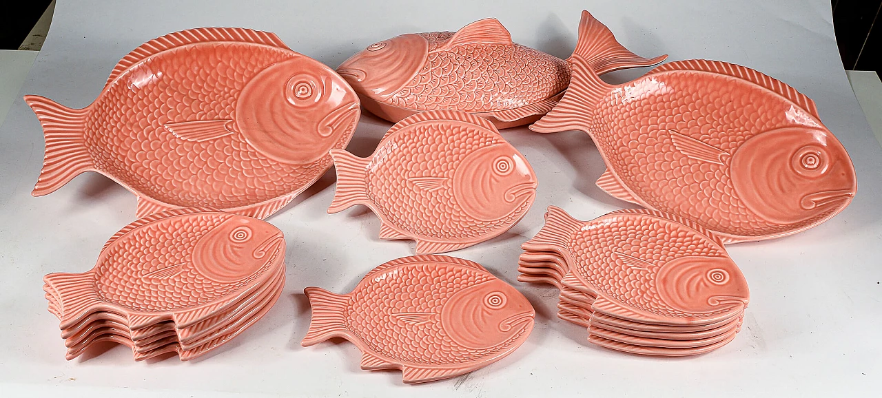 Pink ceramic fish-shaped plates 1