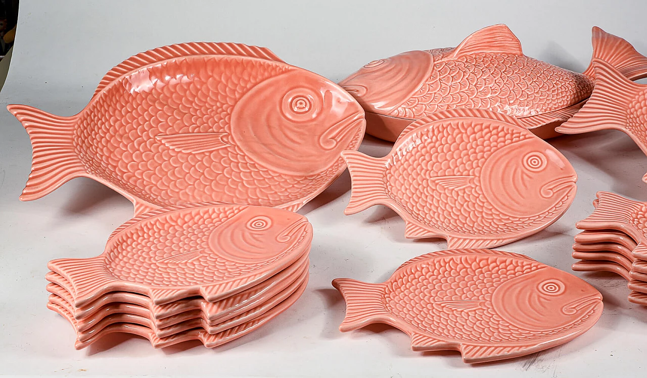 Pink ceramic fish-shaped plates 2